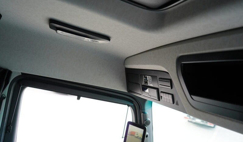
								Mercedes-Benz Actros 1833 4×2 Caja Cerrada con Trampilla full									