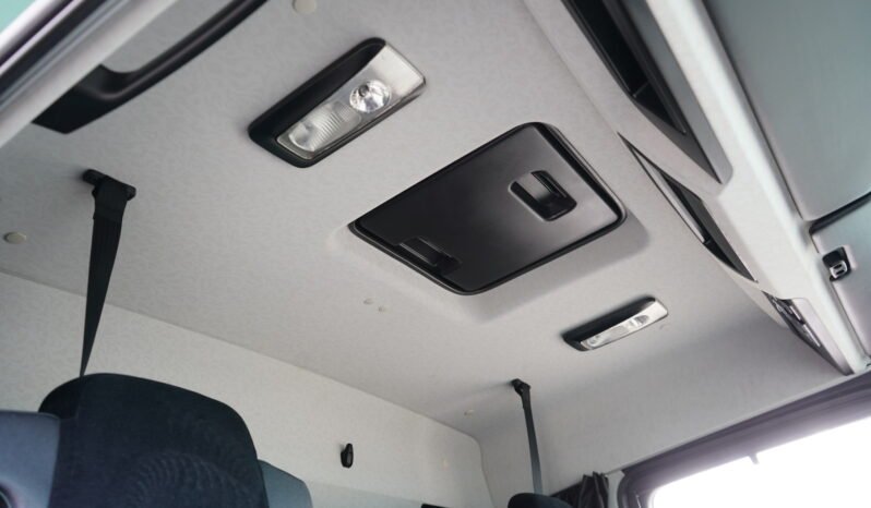 
								Mercedes-Benz Actros 1833 4×2 Caja Cerrada con Trampilla full									
