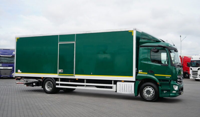 
								Mercedes-Benz Actros 1833 4×2 Caja Cerrada con Trampilla full									
