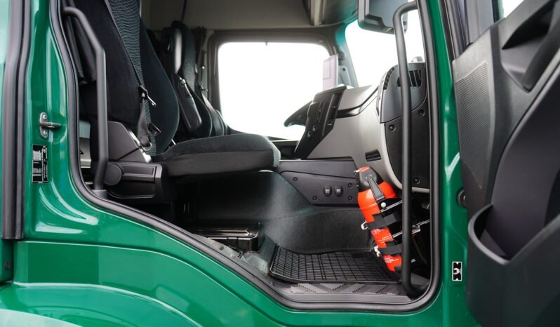 
								Mercedes-Benz Actros 1833 4×2 Caja Cerrada con Trampilla full									