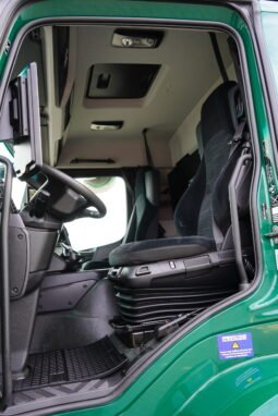 
										Mercedes-Benz Actros 1833 4×2 Caja Cerrada con Trampilla full									
