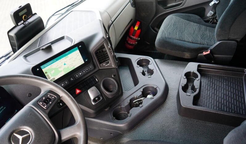 
								Mercedes-Benz Actros 1833 4×2 Caja Cerrada con Trampilla full									