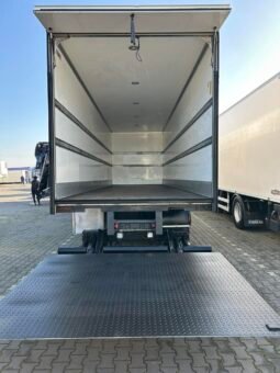
										Volvo FM 460 6×2 Isotermo con Plataforma full									