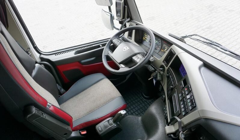 
								Volvo FM 460 6×2 Isotermo con Plataforma full									
