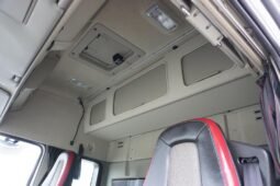 
										Volvo FM 460 6×2 Isotermo con Plataforma full									