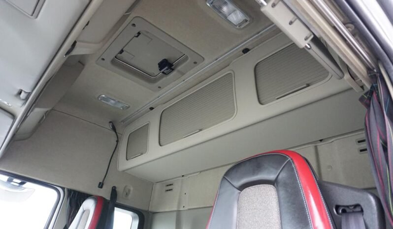 
								Volvo FM 460 6×2 Isotermo con Plataforma full									