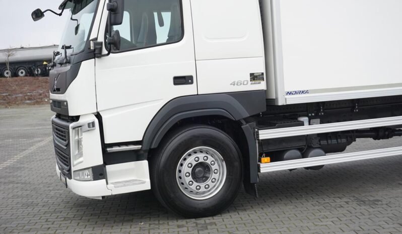 
								Volvo FM 460 6×2 Isotermo con Plataforma full									