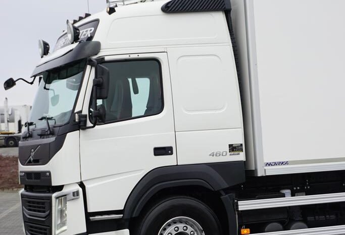 
								Volvo FM 460 6×2 Isotermo con Plataforma full									