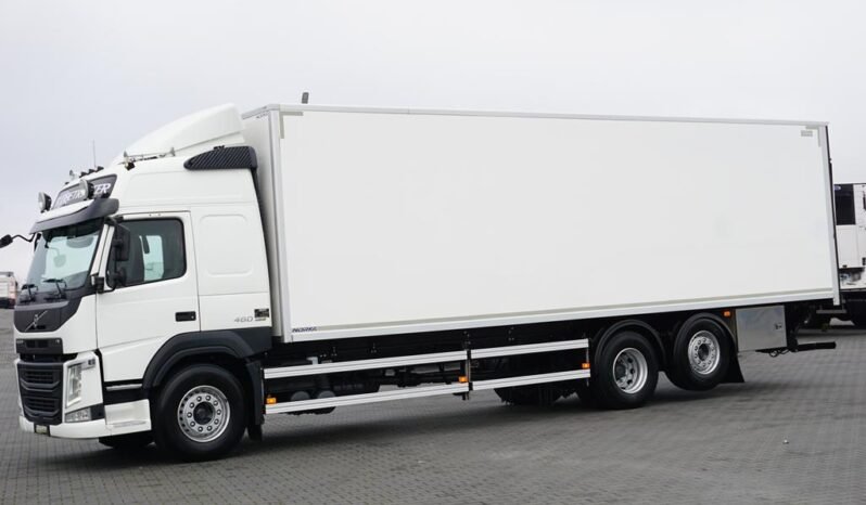
								Volvo FM 460 6×2 Isotermo con Plataforma full									