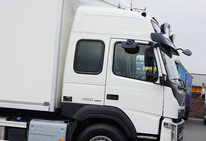 
								Volvo FM 460 6×2 Isotermo con Plataforma full									