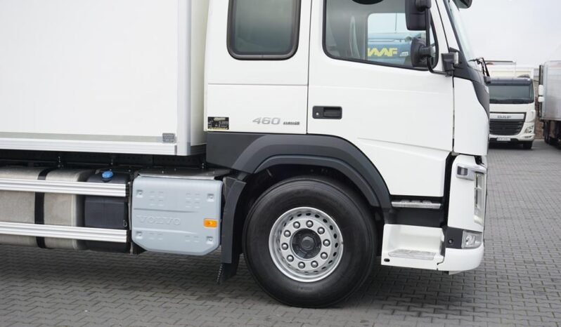 
								Volvo FM 460 6×2 Isotermo con Plataforma full									
