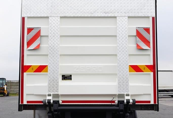 
								Volvo FM 460 6×2 Isotermo con Plataforma full									