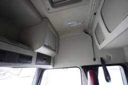 
										Volvo FM 460 6×2 Isotermo con Plataforma full									