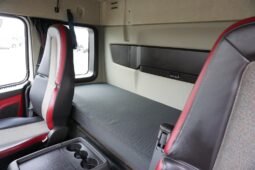 
										Volvo FM 460 6×2 Isotermo con Plataforma full									