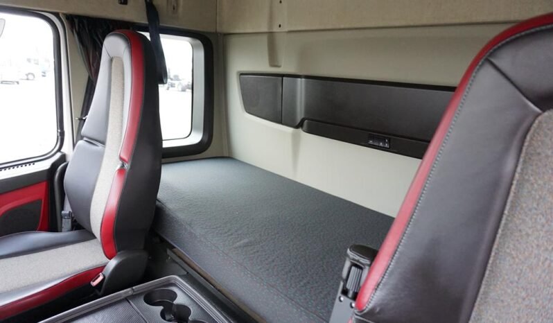 
								Volvo FM 460 6×2 Isotermo con Plataforma full									