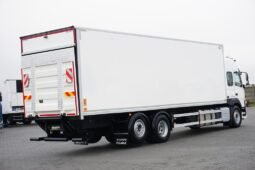 Volvo FM 460 6×2 Isotermo con Plataforma