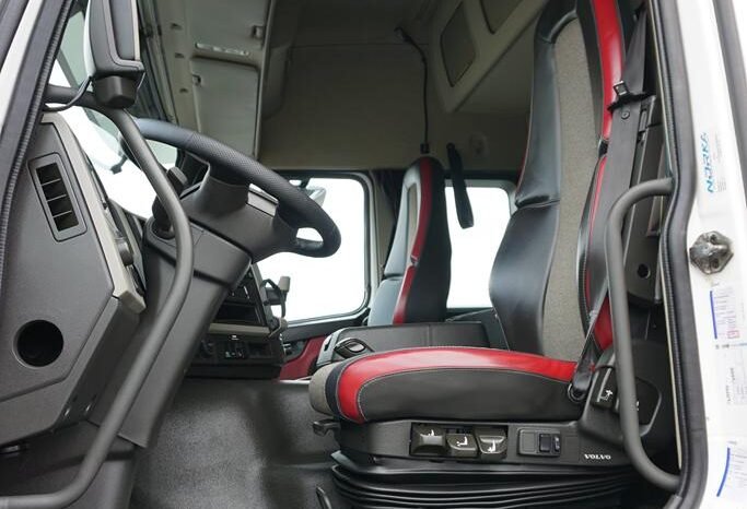 
								Volvo FM 460 6×2 Isotermo con Plataforma full									