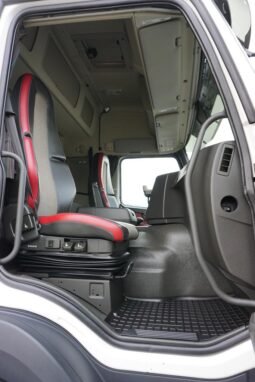 
										Volvo FM 460 6×2 Isotermo con Plataforma full									