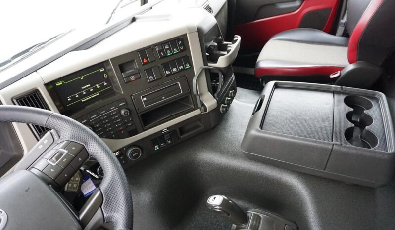 
								Volvo FM 460 6×2 Isotermo con Plataforma full									